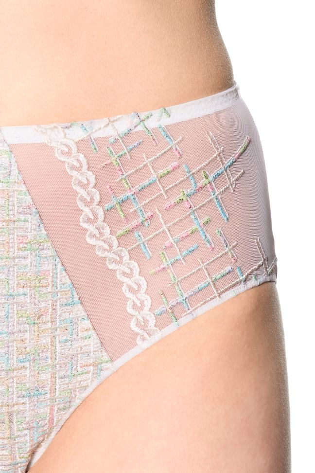 TWEEGY – FULL-BRIEF