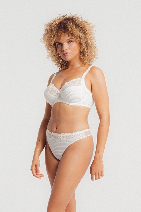 String Elise Ivoire Louisa Bracq