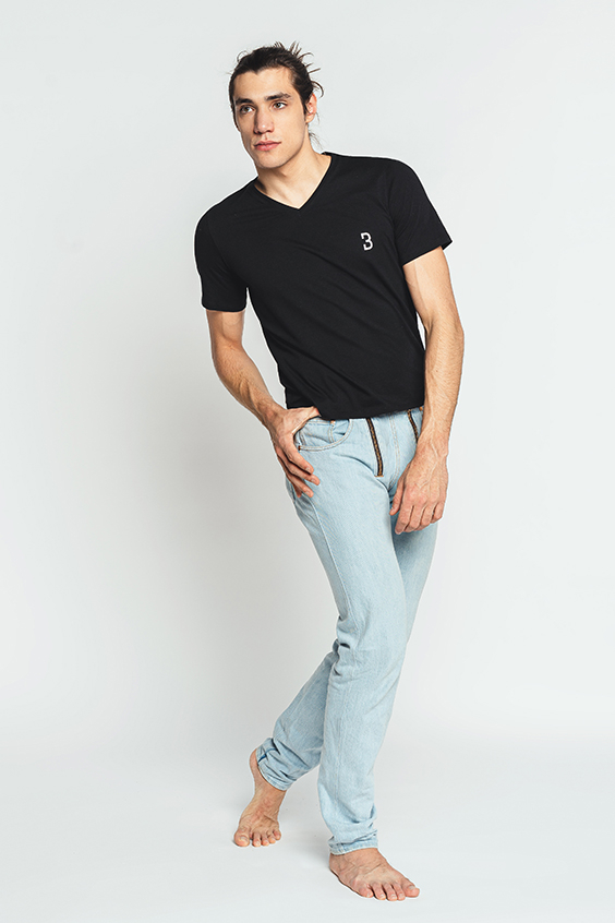 Schwarz Basic Range -  T-Shirt mit V-Ausschnitt - NR0