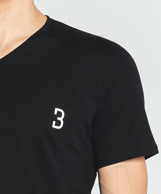 Black Basic Range -  T-shirt col V - NR0